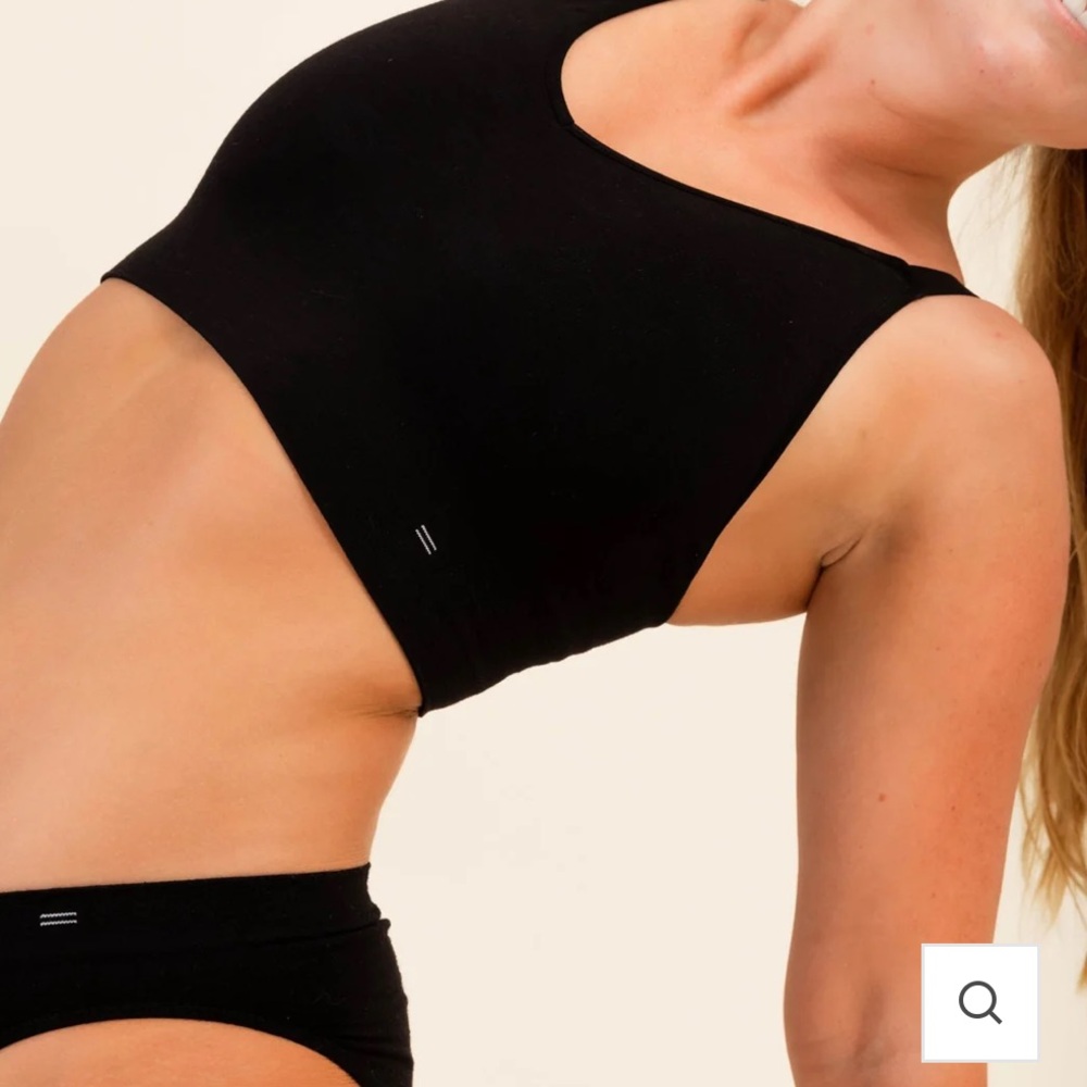 Branwyn Essential Busty bralette in black xs